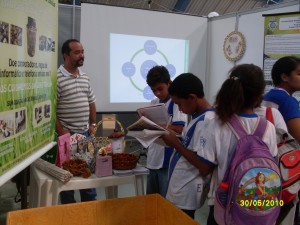 II EXPOECO - Alunos visitam estande da UNCISAL.